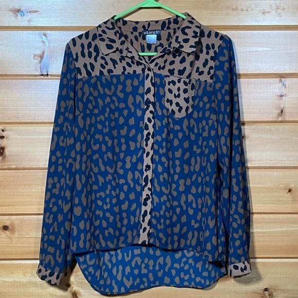 VENUS Tops - Venus Two Tone Leopard Print Blouse Medium